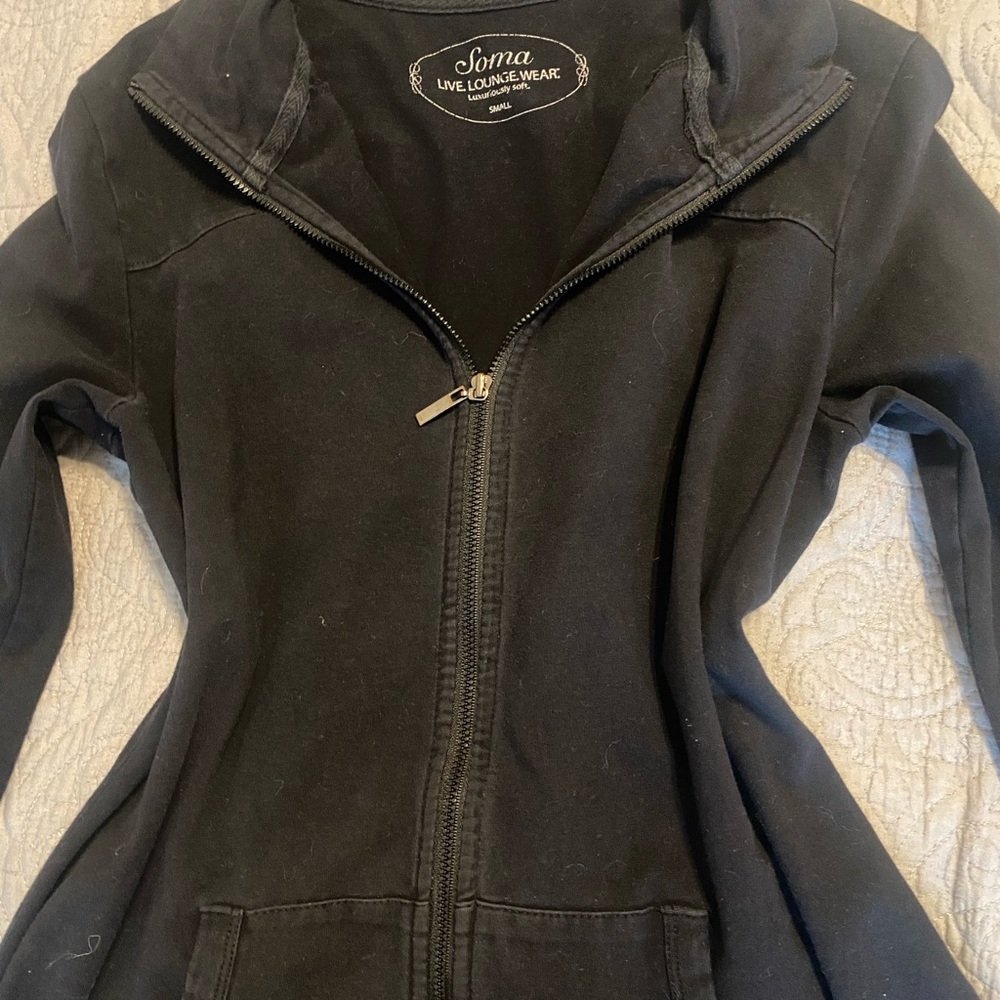 waist defining light weight track suit bundle! 🖤🤍